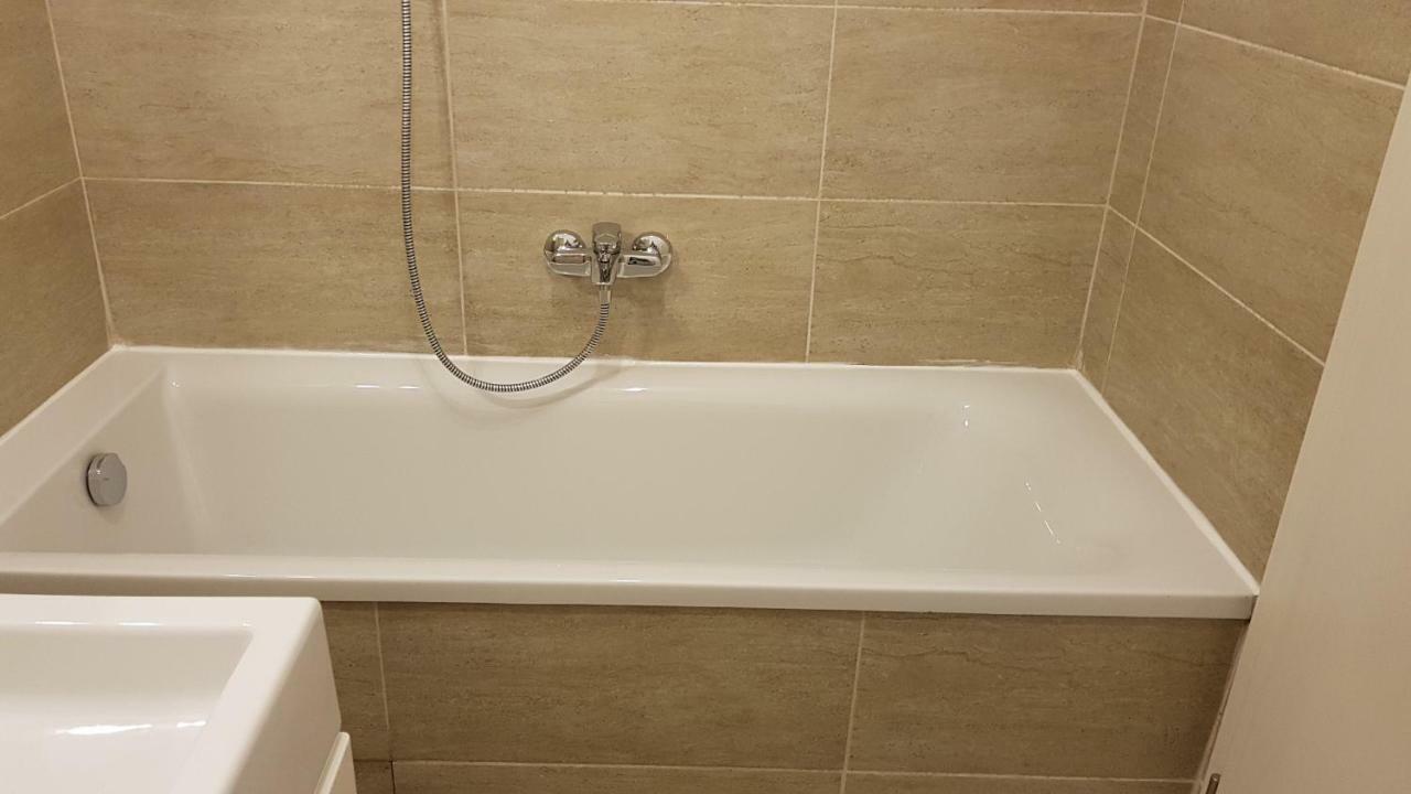 Ultracentral Monadin 2 *