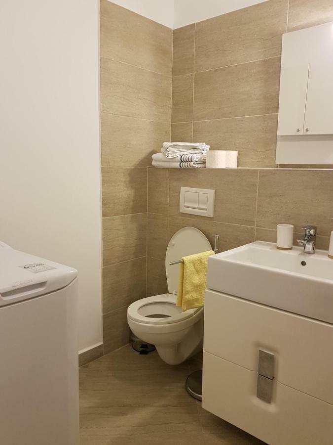 Ultracentral Monadin 2 *